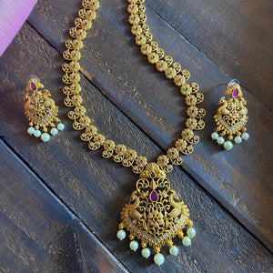 Gold Look Matte Finish Floral AD Necklace Set